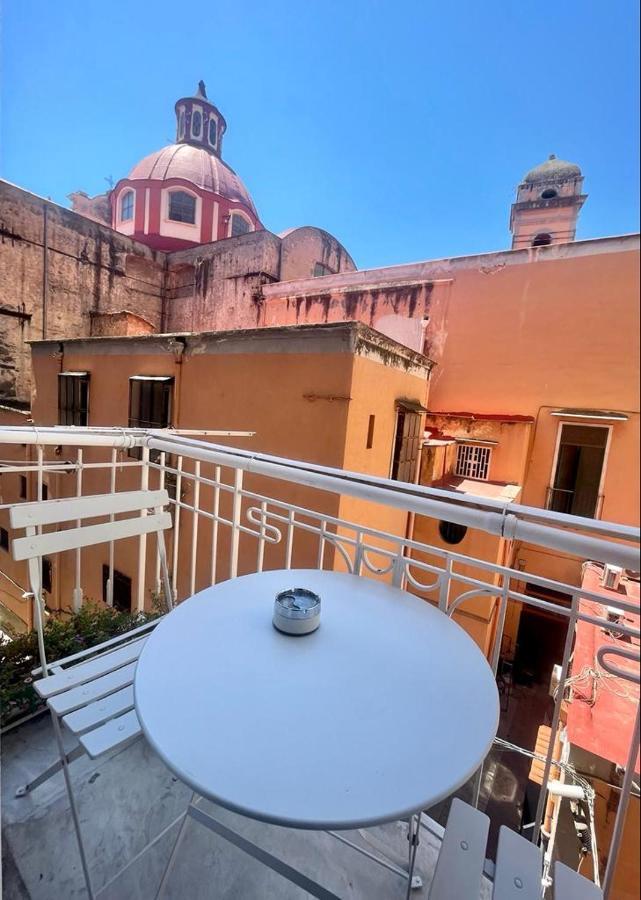 Il Picchio Di Chiaia Hotell Neapel Exteriör bild