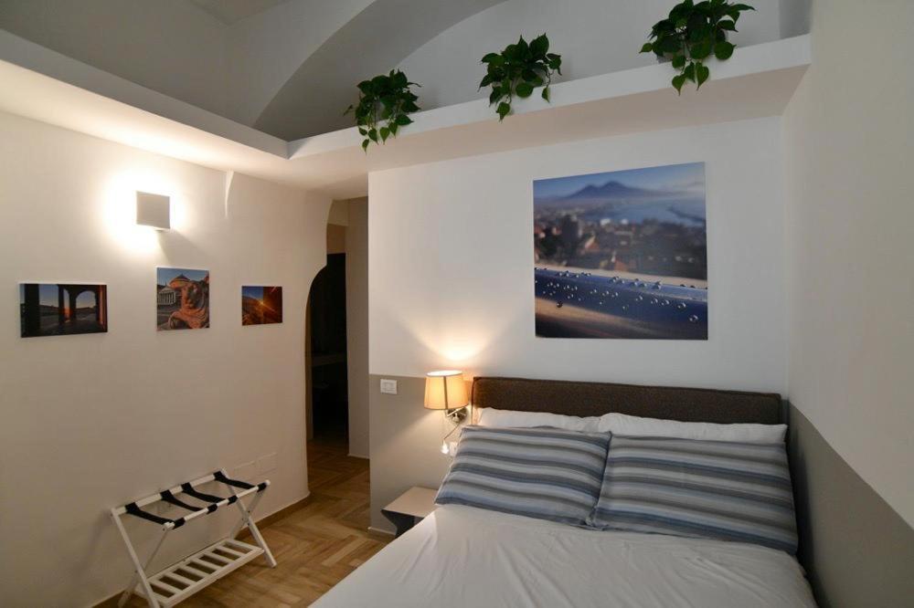 Il Picchio Di Chiaia Hotell Neapel Exteriör bild